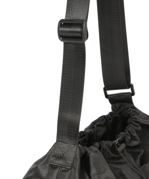 LOWRYS FARM（ローリーズファーム）の「シャカシャカショルダーバッグ　957214（ショルダーバッグ・レディース・ブラック/ベージュ/グリーン・FREE）」の19枚目の写真