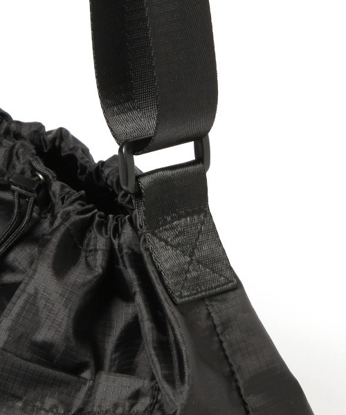 LOWRYS FARM（ローリーズファーム）の「シャカシャカショルダーバッグ　957214（ショルダーバッグ・レディース・ブラック/ベージュ/グリーン・FREE）」の16枚目の写真