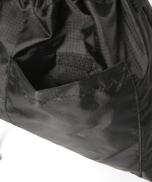 LOWRYS FARM（ローリーズファーム）の「シャカシャカショルダーバッグ　957214（ショルダーバッグ・レディース・ブラック/ベージュ/グリーン・FREE）」の7枚目の写真