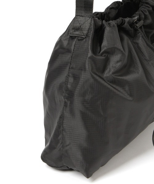 LOWRYS FARM（ローリーズファーム）の「シャカシャカショルダーバッグ　957214（ショルダーバッグ・レディース・ブラック/ベージュ/グリーン・FREE）」の9枚目の写真