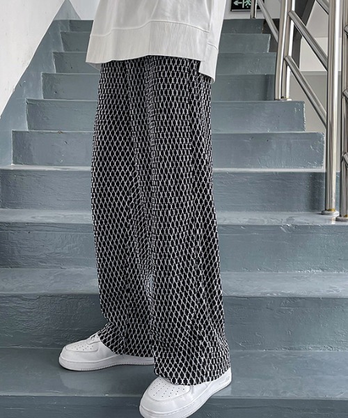 MGV(エムジーヴィー)の「ジオメプリーツイージーパンツ(その他パンツ・メンズ・ホワイト/ブラック/イエロー・MEDIUM/LARGE/X-LARGE)」の12枚目の写真