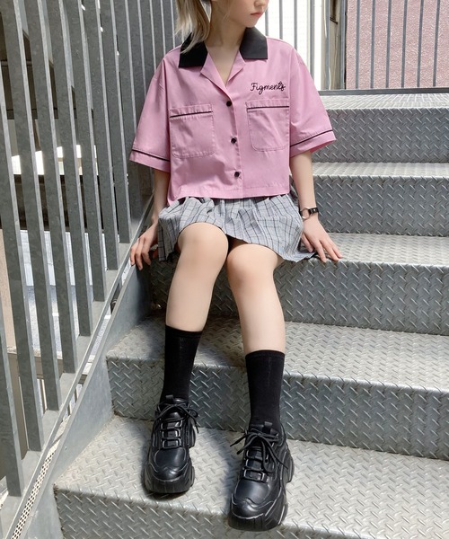 Figments(フィグメンツ)の「クロップドボーリングシャツ(シャツ/ブラウス・レディース・ブラック/ピンク/ブルー・FREE)」の8枚目の写真