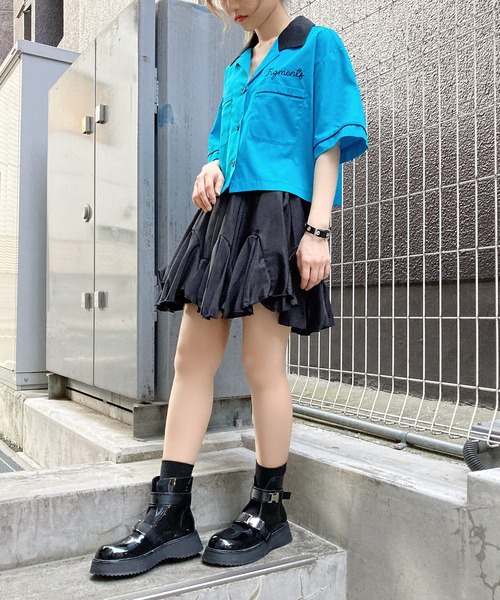 Figments(フィグメンツ)の「クロップドボーリングシャツ(シャツ/ブラウス・レディース・ブラック/ピンク/ブルー・FREE)」の4枚目の写真