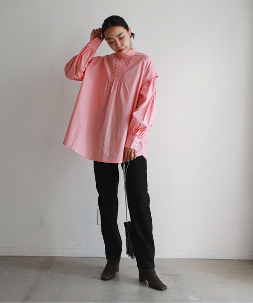 feepur(フェピュール)の「スタンドカラーピンタックボリュームブラウス(シャツ/ブラウス・レディース・オフホワイト/マスタード/ピンク/ブラック・MEDIUM)」の19枚目の写真