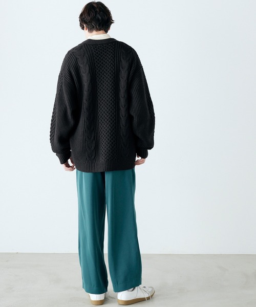 Kappa（カッパ）の「Kappa / カッパ 別注 オーバーサイズ ロゴ刺繍 厚手 ウィンターケーブルニットルーズカーディガン（カーディガン/ボレロ・メンズ・エメラルド/ダークグレー/ブラック/ライトベージュ/グレイッシュブルー・L/M）」の21枚目の写真