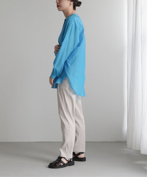 MJUKA.（ミューカ）の「AZUMADAKI DYEING BANDCOLLAR SHIRT（シャツ/ブラウス・レディース・ネイビー/オフホワイト/グリーン/ターコイズブルー・FREE）」の5枚目の写真