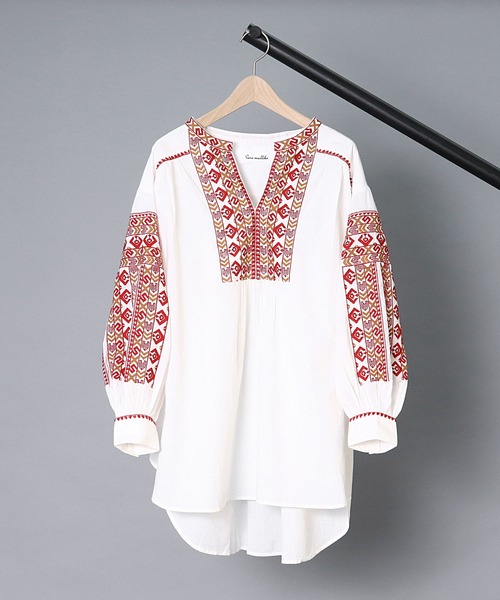 sara mallika（サラ マリカ）の「【 sara mallika / サラマリカ 】 COTTON KIKA LINE EMB TOP / コットンエンブロイダリーブラウス（シャツ/ブラウス・レディース・ホワイト/ブラック・FREE）」の2枚目の写真