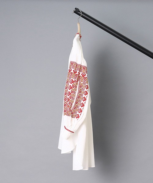 sara mallika（サラ マリカ）の「【 sara mallika / サラマリカ 】 COTTON KIKA LINE EMB TOP / コットンエンブロイダリーブラウス（シャツ/ブラウス・レディース・ホワイト/ブラック・FREE）」の3枚目の写真