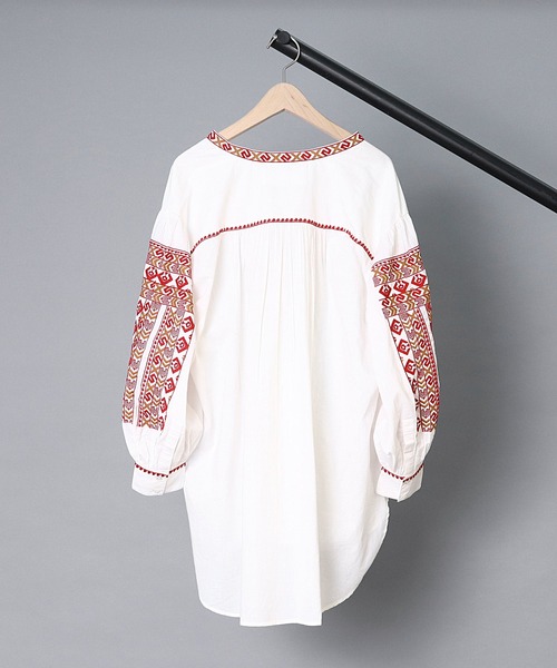 sara mallika（サラ マリカ）の「【 sara mallika / サラマリカ 】 COTTON KIKA LINE EMB TOP / コットンエンブロイダリーブラウス（シャツ/ブラウス・レディース・ホワイト/ブラック・FREE）」の4枚目の写真