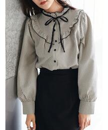 レトロな彼女のチェックブラウス