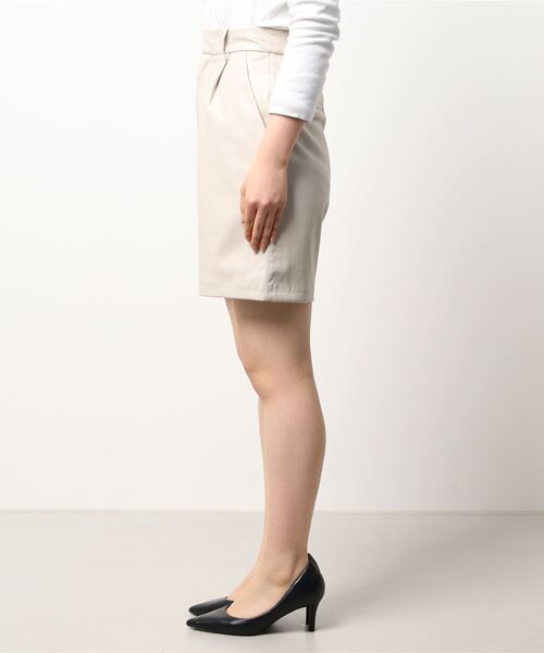 ROSE BUD（ローズバッド）の「合皮ショーパン（その他パンツ・レディース・ブラック/ベージュ・MEDIUM/SMALL）」の4枚目の写真