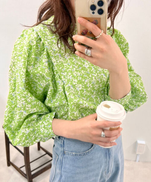 fredy emue(フレディエミュ)の「ギャザースリーブブラウス(セットアップ可能)(シャツ/ブラウス・レディース・ブラック/オフホワイト/ピンク/グリーン系その他3・38)」の3枚目の写真