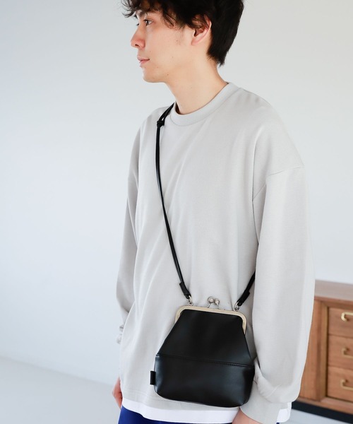 LAKOLE（ラコレ）の「がま口ミニショルダーバッグ / 272809（ショルダーバッグ・メンズ・ブラック/ライトベージュ/ダークブルー・FREE）」の2枚目の写真