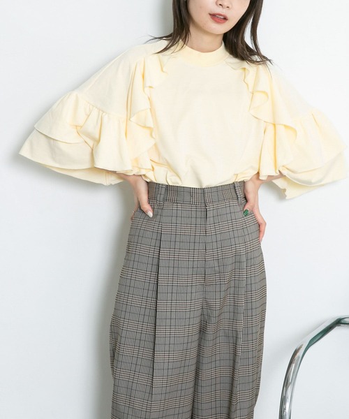 KBF(ケイビーエフ)の「フリルショルダーTシャツ(Tシャツ/カットソー・レディース・アイボリー/グレー/グリーン/ブラック・ONE)」の5枚目の写真