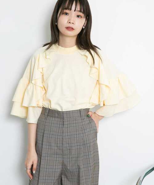 KBF(ケイビーエフ)の「フリルショルダーTシャツ(Tシャツ/カットソー・レディース・アイボリー/グレー/グリーン/ブラック・ONE)」の6枚目の写真