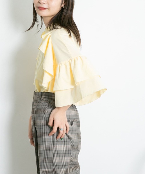 KBF(ケイビーエフ)の「フリルショルダーTシャツ(Tシャツ/カットソー・レディース・アイボリー/グレー/グリーン/ブラック・ONE)」の7枚目の写真