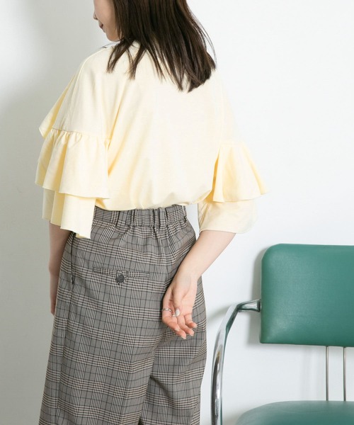 KBF(ケイビーエフ)の「フリルショルダーTシャツ(Tシャツ/カットソー・レディース・アイボリー/グレー/グリーン/ブラック・ONE)」の8枚目の写真