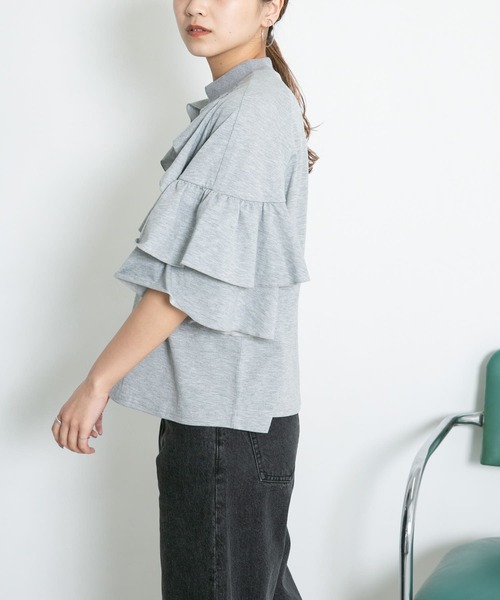 KBF(ケイビーエフ)の「フリルショルダーTシャツ(Tシャツ/カットソー・レディース・アイボリー/グレー/グリーン/ブラック・ONE)」の20枚目の写真