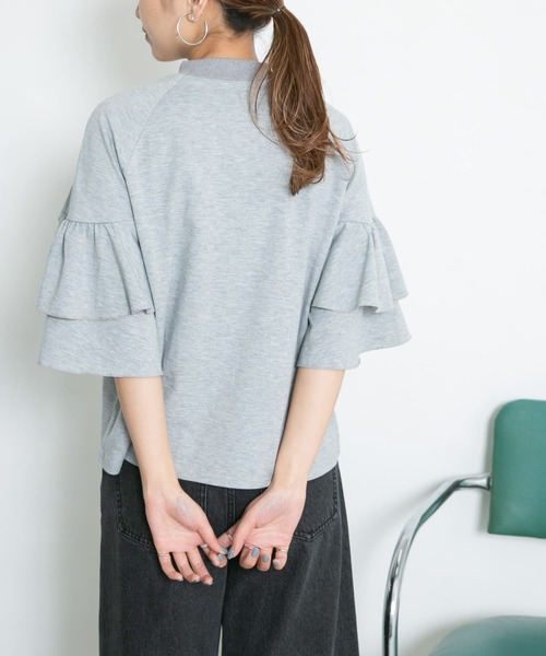 KBF(ケイビーエフ)の「フリルショルダーTシャツ(Tシャツ/カットソー・レディース・アイボリー/グレー/グリーン/ブラック・ONE)」の21枚目の写真