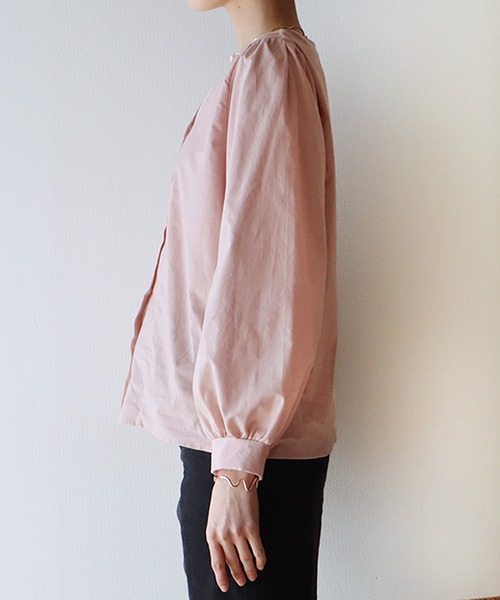 BLUEEAST（ブルーイースト）の「ハートネックブラウス（シャツ/ブラウス・レディース・ブラック/オフホワイト/ピンク/グレー/ラベンダー/ブルー/ベージュ・MEDIUM）」の20枚目の写真