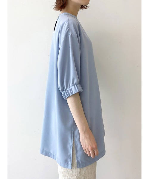 Samansa Mos2 blue（サマンサモスモスブルー）の「バックジップブラウス（シャツ/ブラウス・レディース・オフホワイト/サックスブルー/ライトベージュ・ﾌﾘ-）」の4枚目の写真