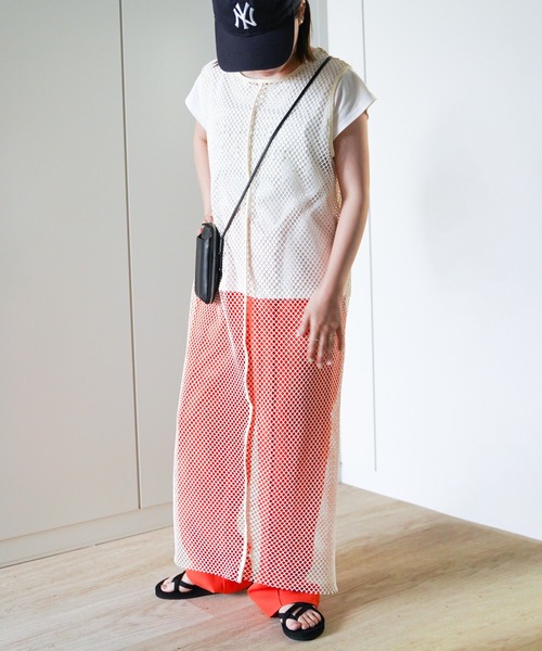 VENCEEXCHANGE(ヴァンスエクスチェンジ)の「カットメッシュワンピース(ワンピース・レディース・オフホワイト/ブラック・FREE)」の9枚目の写真