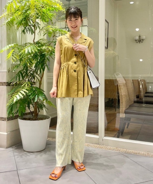 Ray BEAMS（レイビームス）の「Ray BEAMS / テーラードカラー ノースリーブ ブラウス（シャツ/ブラウス・レディース・ブラック/イエロー系その他5・ONE SIZE）」の13枚目の写真