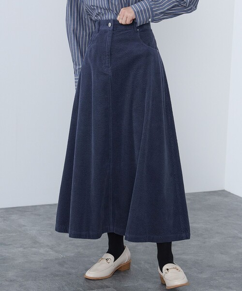 BEAMS HEART（ビームスハート）の「コーデュロイ フレアスカート（スカート・レディース・グリーン/ライトベージュ/ネイビー/カーキ/チャコールグレー/ブルー・MEDIUM/SMALL）」の12枚目の写真