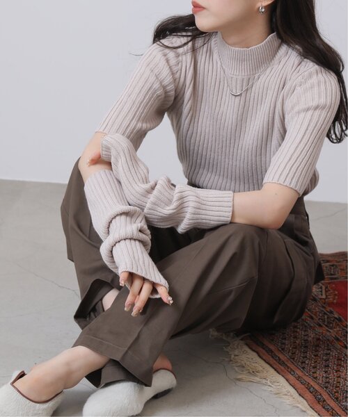 RAY CASSIN（レイカズン）の「アームウォーマー付きリブニット（ニット/セーター・レディース・ブラック/パープル/オフホワイト/グレイッシュベージュ・FREE）」の21枚目の写真