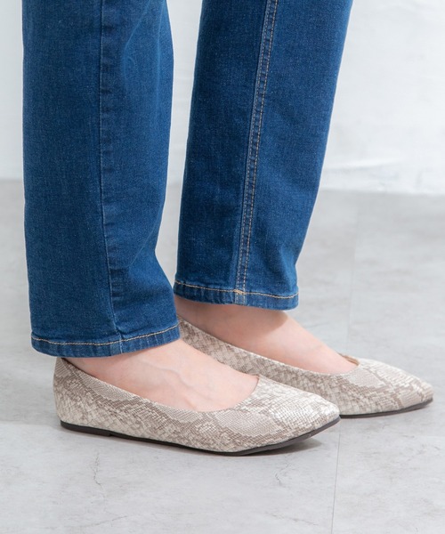 Honeys(ハニーズ)の「やわらかポインテッドトゥパンプス(パンプス・レディース・チャコールグレー/ブラック/ブラック系その他/パイソン/ライトベージュ/シルバー・22.5/24.5/23.5/24.0/23.0)」の6枚目の写真