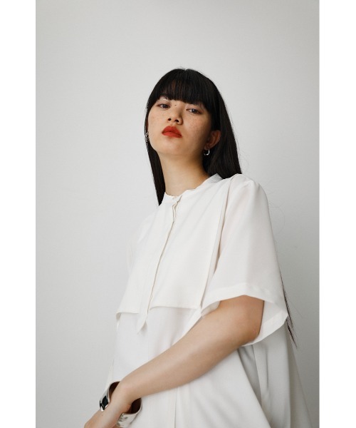 AZUL by moussy（アズールバイマウジー）の「FLAP LAYERED SHIRT ONEPIECE/フラップレイヤードシャツワンピース（ワンピース・レディース・ブラック/オフホワイト/ダークブルー・MEDIUM/SMALL）」の4枚目の写真