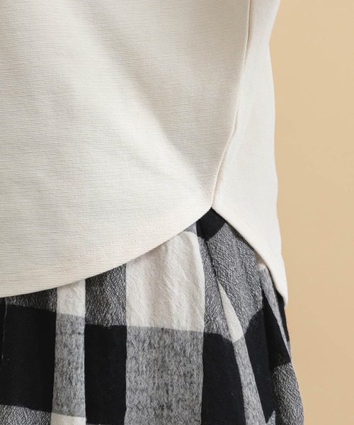 ROSIEE（ロージー）の「ROSIEE 袖タックパールTOPS（シャツ/ブラウス・レディース・ブラック/ベージュ/アイボリー・FREE）」の18枚目の写真