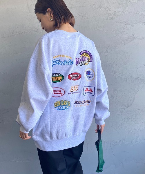 BEN DAVIS（ベンデイビス）の「【WEB限定】[BEN DAVIS/ベンデイビス] VARIOUS PATCH バックワッペンクルーネックスウェット（スウェット・レディース・ブラック/ダークグリーン/オフホワイト・M/L/XL）」の2枚目の写真