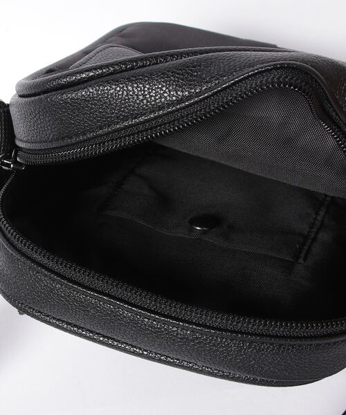 #Re:room（リルーム）の「ロゴレザーショルダーバッグ（ショルダーバッグ・メンズ・ブラック・ONE SIZE）」の3枚目の写真
