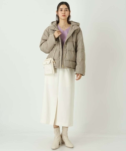 a.v.v（アーヴェヴェ）の「2WAYスタンドネックショートダウン