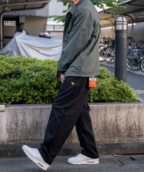 （What it isNt）ART BY MARKGONZALES（ワットイットイズント）の「(what it isNT) ART BY MARK GONZALES / 10oz カツラギ ワイド スケートパンツ（チノパンツ・メンズ・オフホワイト/ブラック/グリーン/レッド・M/L/XL）」の3枚目の写真