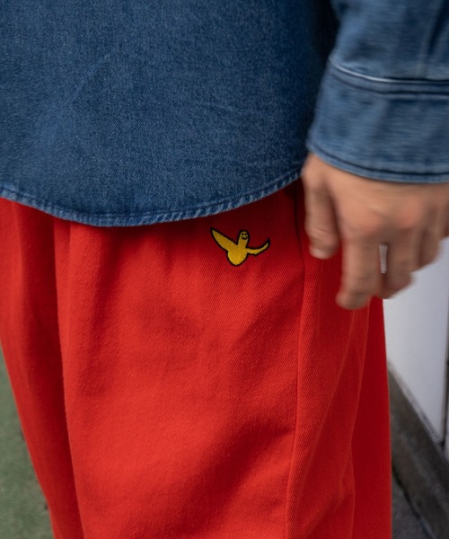 （What it isNt）ART BY MARKGONZALES（ワットイットイズント）の「(what it isNT) ART BY MARK GONZALES / 10oz カツラギ ワイド スケートパンツ（チノパンツ・メンズ・オフホワイト/ブラック/グリーン/レッド・M/L/XL）」の6枚目の写真