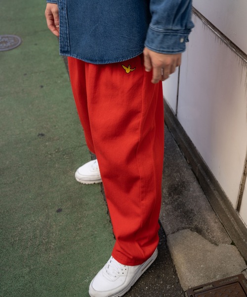 （What it isNt）ART BY MARKGONZALES（ワットイットイズント）の「(what it isNT) ART BY MARK GONZALES / 10oz カツラギ ワイド スケートパンツ（チノパンツ・メンズ・オフホワイト/ブラック/グリーン/レッド・M/L/XL）」の7枚目の写真