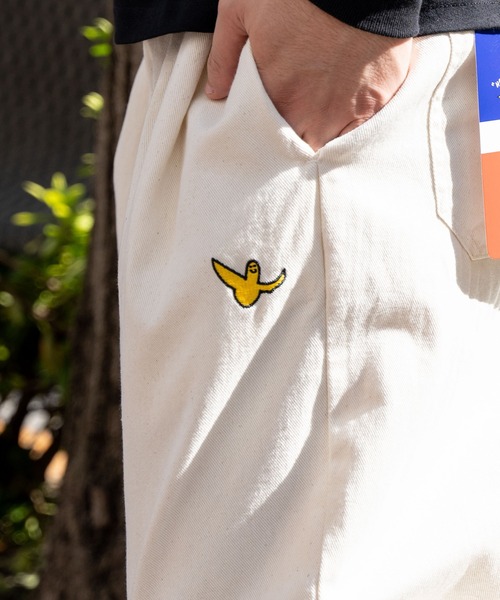 （What it isNt）ART BY MARKGONZALES（ワットイットイズント）の「(what it isNT) ART BY MARK GONZALES / 10oz カツラギ ワイド スケートパンツ（チノパンツ・メンズ・オフホワイト/ブラック/グリーン/レッド・M/L/XL）」の18枚目の写真