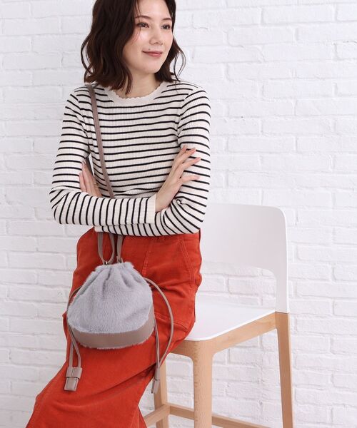 SHOO・LA・RUE(シューラルー)の「◆フェイクファー巾着ショルダーバッグ(ショルダーバッグ・レディース・ライトパープル/グレー/ベージュ・00)」の16枚目の写真