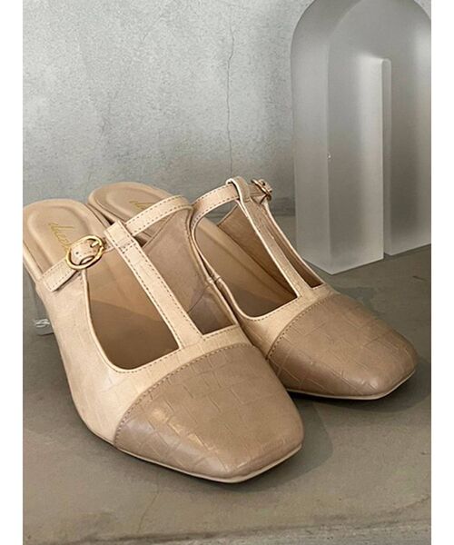 dazzlin(ダズリン)の「ベルトパーツクリアパンプス(パンプス・レディース・オフホワイト/ベージュ/その他1・MEDIUM/LARGE)」の1枚目の写真