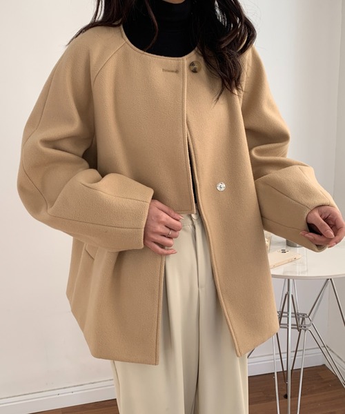 ABITOKYO（アビトーキョー）の「ノーカラーケープショートコート（ノーカラーコート・レディース・ブラック/ベージュ/アイボリー/カーキ/ネイビー/ブラウン・FREE）」の8枚目の写真