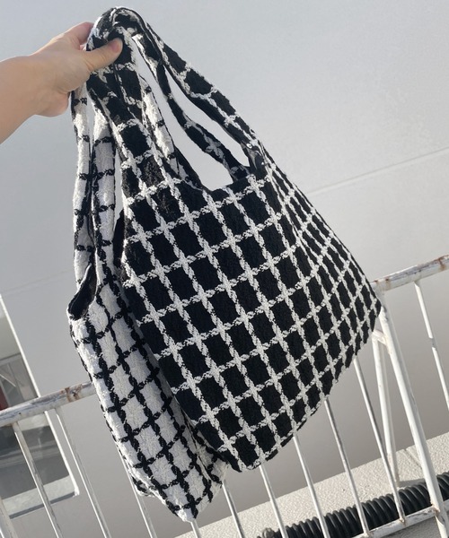 LVEU.(ラブユ.)の「【ZOZOTOWN限定】Tweed check tote bag / ツイードチェックトートバッグ(トートバッグ・レディース・ブラック/ホワイト・FREE)」の3枚目の写真