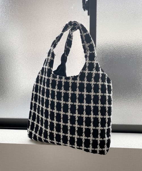 LVEU.(ラブユ.)の「【ZOZOTOWN限定】Tweed check tote bag / ツイードチェックトートバッグ(トートバッグ・レディース・ブラック/ホワイト・FREE)」の4枚目の写真