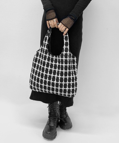 LVEU.(ラブユ.)の「【ZOZOTOWN限定】Tweed check tote bag / ツイードチェックトートバッグ(トートバッグ・レディース・ブラック/ホワイト・FREE)」の7枚目の写真