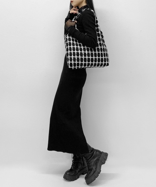 LVEU.(ラブユ.)の「【ZOZOTOWN限定】Tweed check tote bag / ツイードチェックトートバッグ(トートバッグ・レディース・ブラック/ホワイト・FREE)」の6枚目の写真
