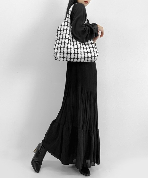 LVEU.(ラブユ.)の「【ZOZOTOWN限定】Tweed check tote bag / ツイードチェックトートバッグ(トートバッグ・レディース・ブラック/ホワイト・FREE)」の10枚目の写真