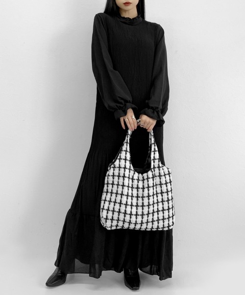 LVEU.(ラブユ.)の「【ZOZOTOWN限定】Tweed check tote bag / ツイードチェックトートバッグ(トートバッグ・レディース・ブラック/ホワイト・FREE)」の11枚目の写真