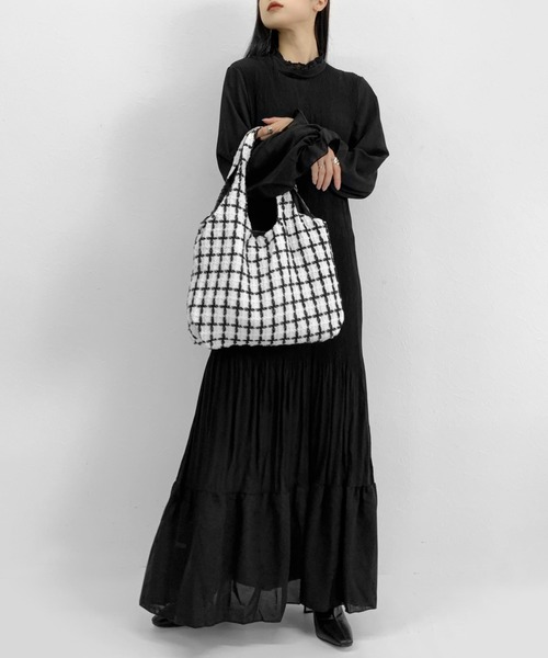 LVEU.(ラブユ.)の「【ZOZOTOWN限定】Tweed check tote bag / ツイードチェックトートバッグ(トートバッグ・レディース・ブラック/ホワイト・FREE)」の12枚目の写真