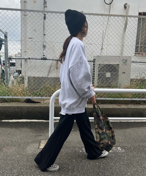 ISOOK(アイスー)の「Over logo sweat / オーバーロゴスウェット(chiica select)(スウェット・レディース・チャコールグレー/ライトグレー・FREE)」の5枚目の写真